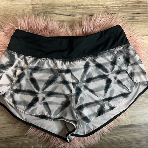 New Balance Black Athletic Short Size S - Picture 1 of 8